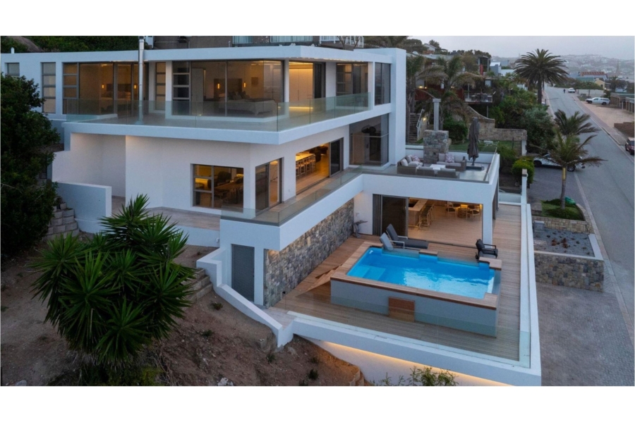4 Bedroom Property for Sale in Mossel Bay Central Western Cape